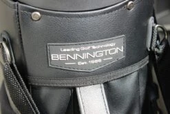 Bennington Limited WR14 Standbag 14 Bennington Limited WR14 Standbag -Golfausrüstung BE82168 Detail BEN LimitedStand Emblem 1280x1280