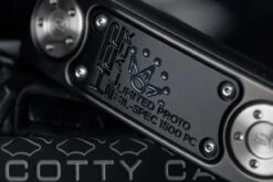 Titleist Scotty Cameron H22 Putter Limited Edition 33 Titleist Scotty Cameron H22 Putter Limited Edition -Golfausrüstung H22 Limited sole close up 1280x1280